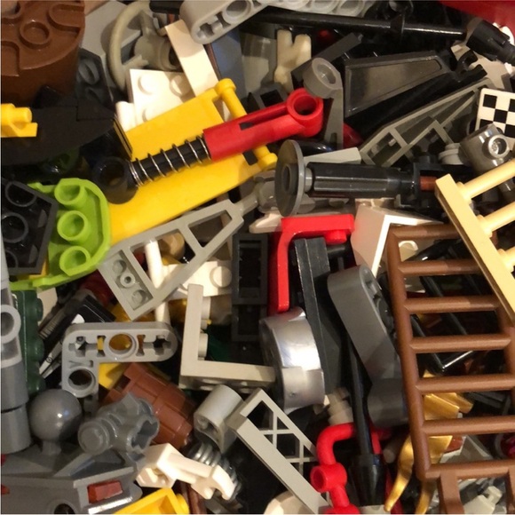 2 pounds assorted Lego Pieces - Picture 4 of 8